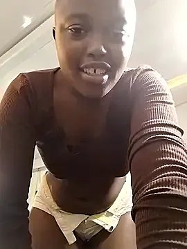 SweetSavage18 on StripChat