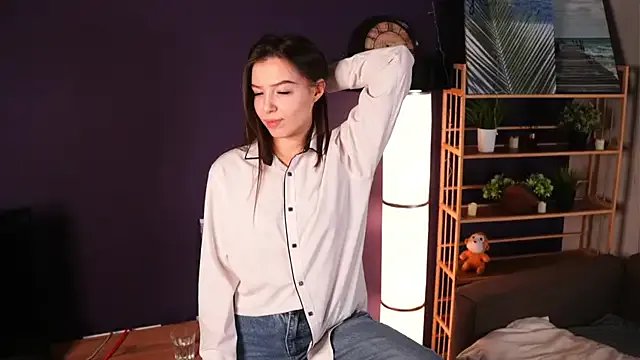 TammieLawer — lick lips close cam + eyes contact