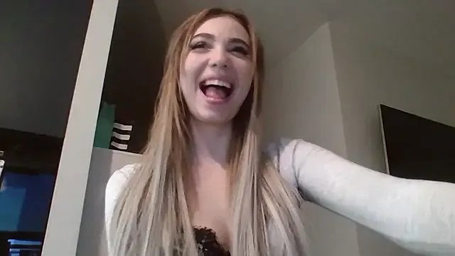 TeenLily on StripChat