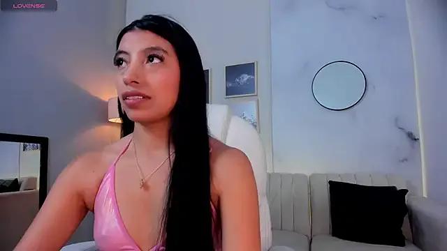 Tiffany_Low on StripChat 