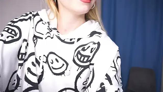 UnDesiga — Feel the depth of my eyes<3