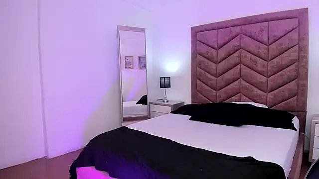 VanessaParis__ on StripChat