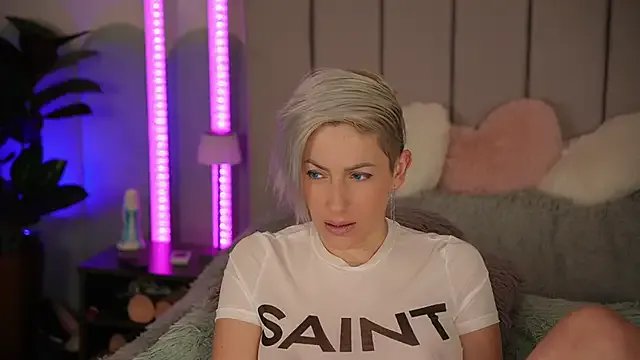 VickySecret96 on StripChat