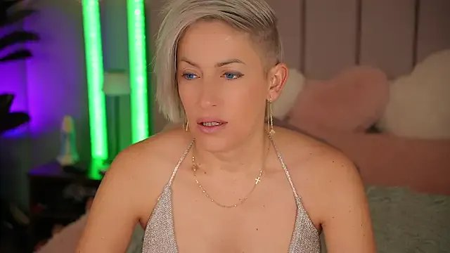 VickySecret96 on StripChat