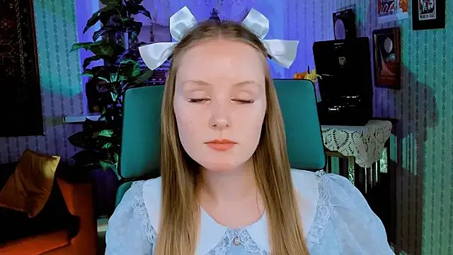 VivienLeeigh on StripChat 