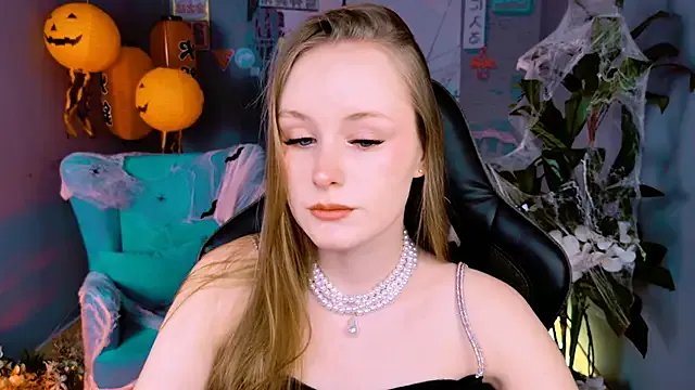 VivienLeeigh on StripChat 