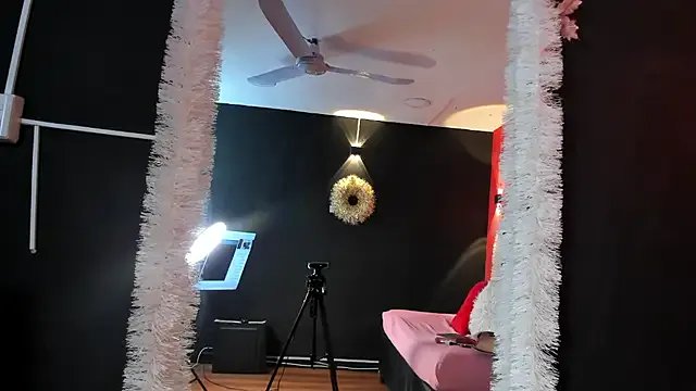 YayaHilton on StripChat