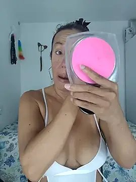 YOURSDEBORA on StripChat