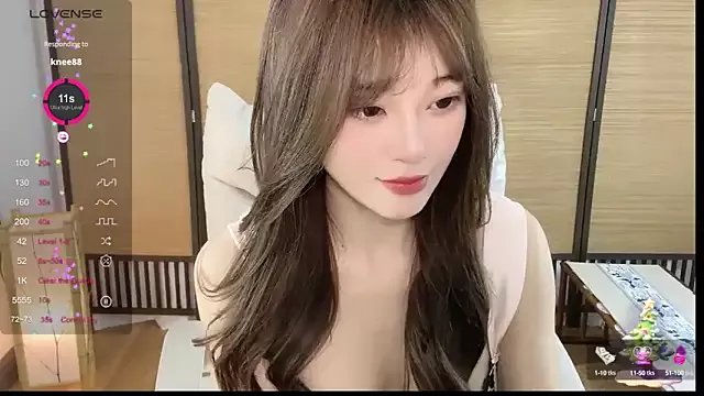 Yuuuuuly on StripChat 