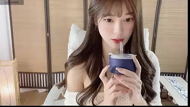 Yuuuuuly on StripChat 