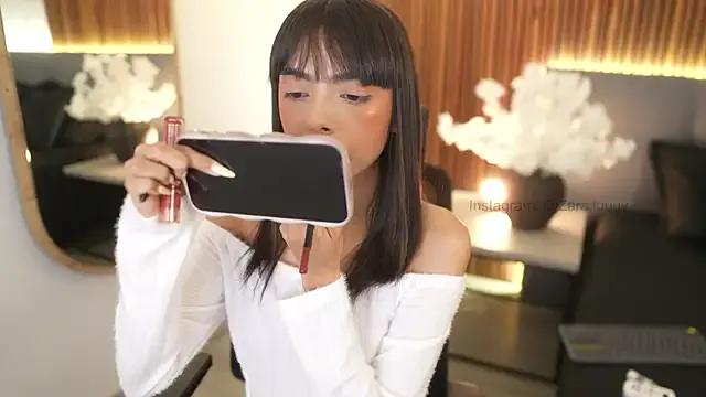 ZaraLuuv on StripChat 